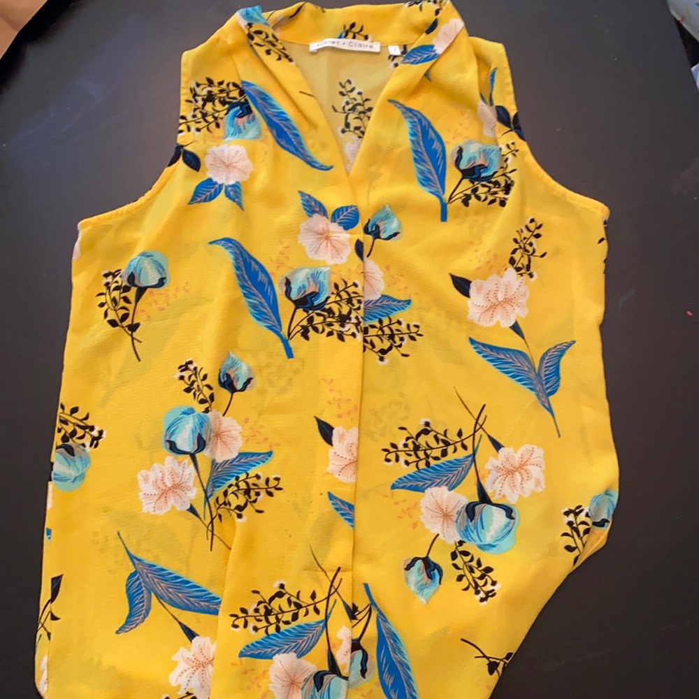 Super cute floral pattern shirt sleeveless